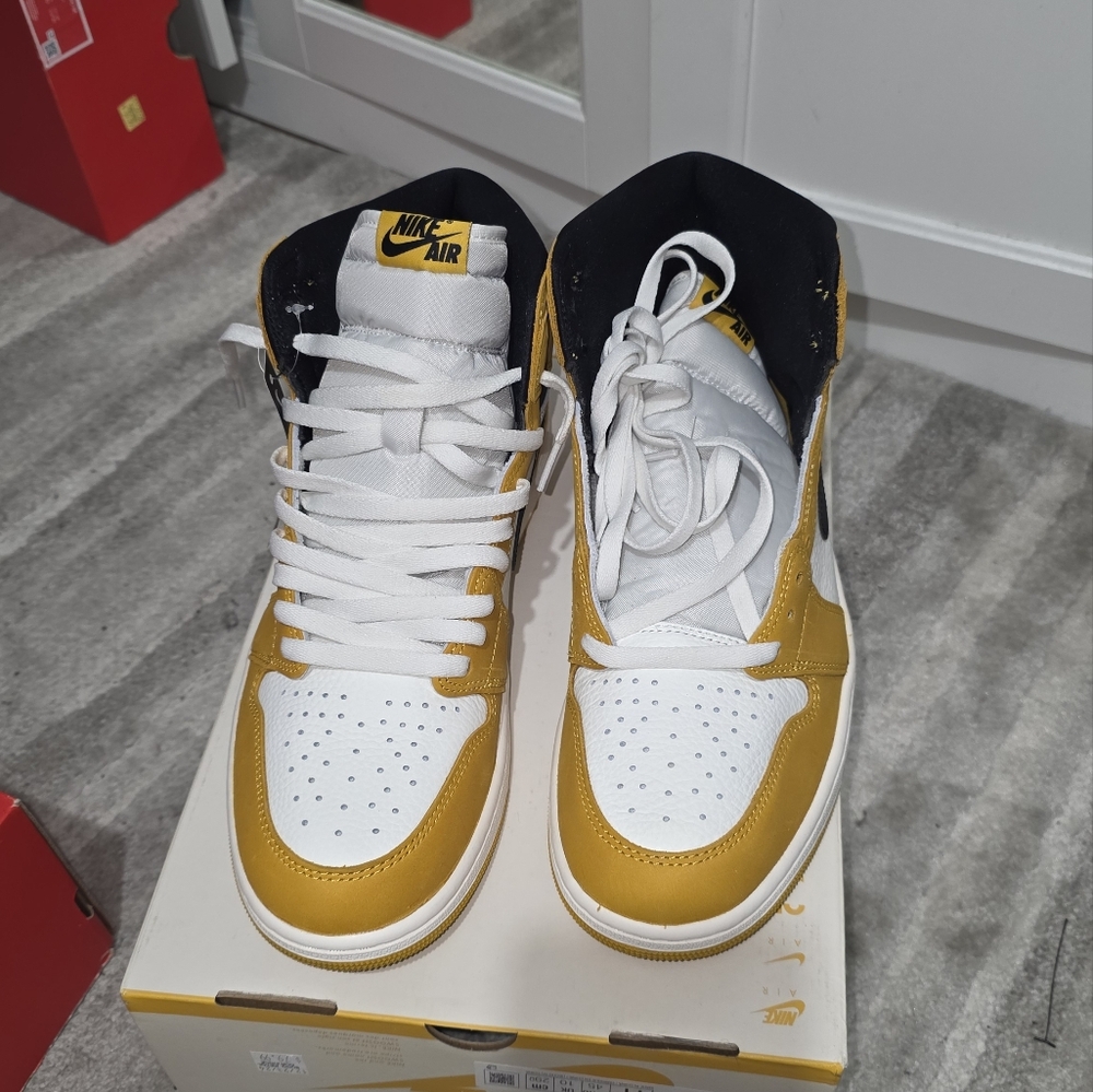 Jordan 1 High - Picture 2 of 2
